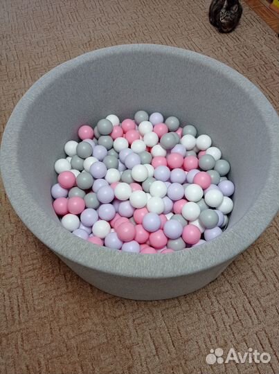 Сухой бассейн с шариками