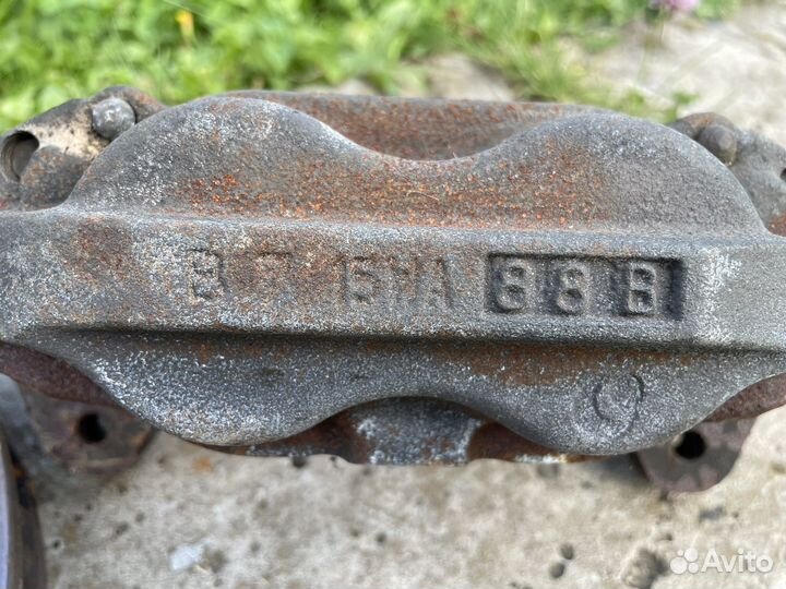 Комплект передних дисков с суппортами