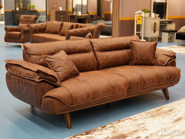 Диван коричневый