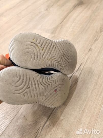 Кроссовки детские 28