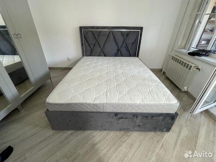 Кровать