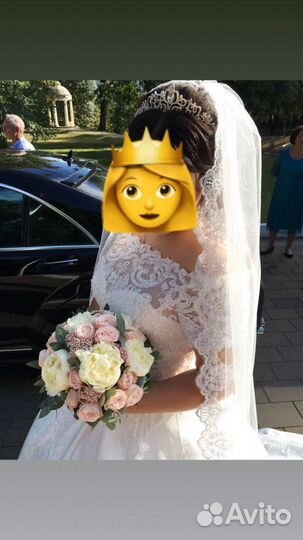 Свадебное платье со шлейфом