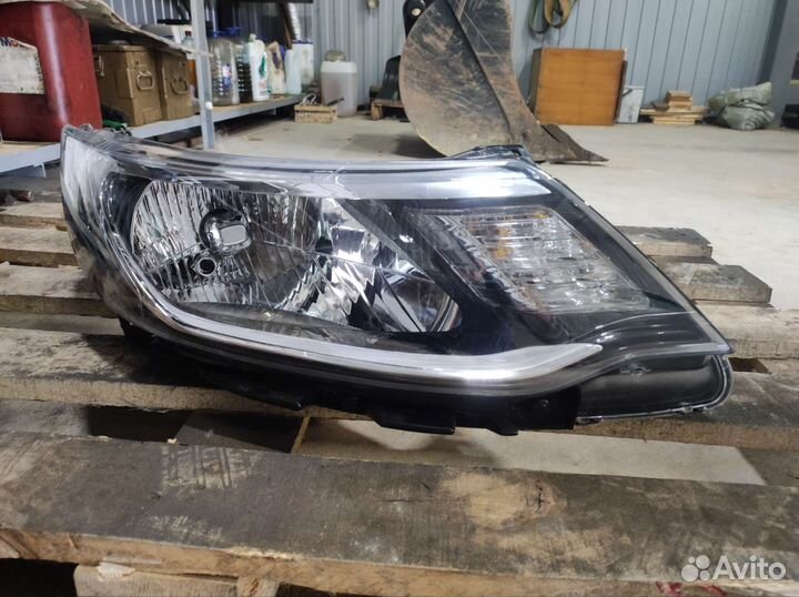 Фара правая Kia rio 3 рестайлинг