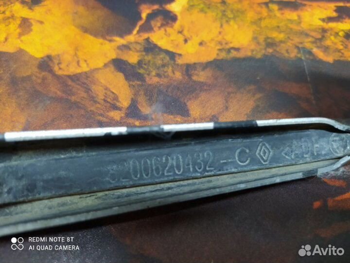 Поводок стеклоочистителя передний левый Renault