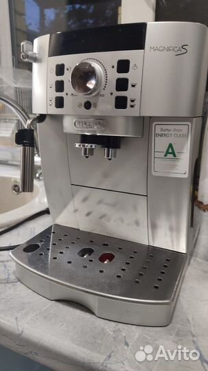 Кофемашина delonghi magnifica s