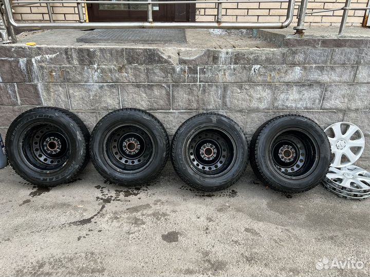 Bridgestone Blizzak DM-V1 215/70 R16