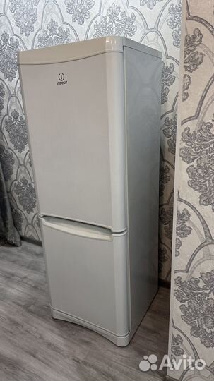 Холодильник бу Indesit