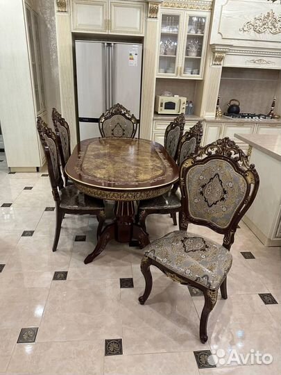 Кухонный стол и стулья новые