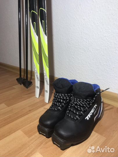Лыжи беговые, ботинки,лыжные палки(комплект)