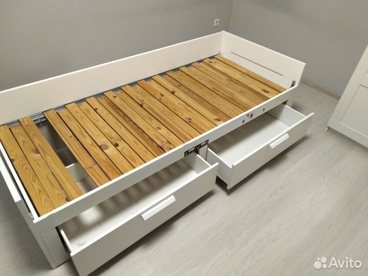 Кровать IKEA brimnes
