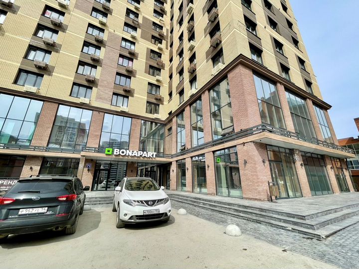 Под ресторан, медцентр, выставочный зал 200 м²