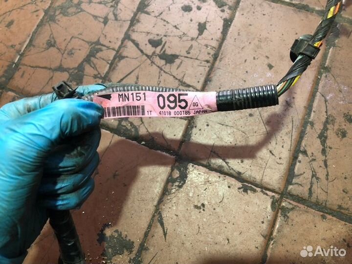 Жгут проводов двери передний левый Mitsubishi