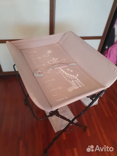 Пеленальный столик складной на колесиках