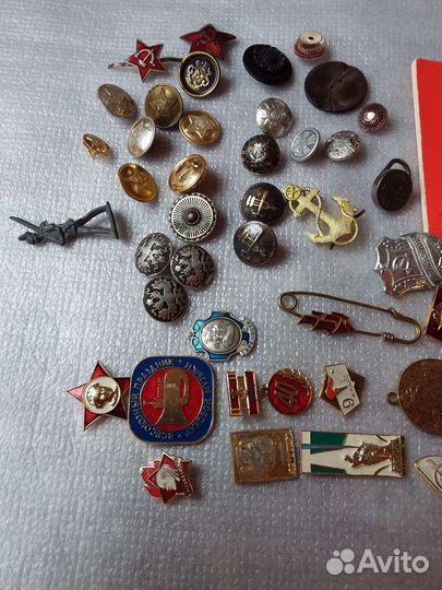 Пуговицы, значки, устав Влксм 1979г