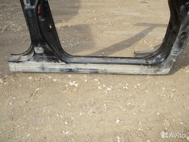 Порог со стойкой правый Nissan Tiida (C11)