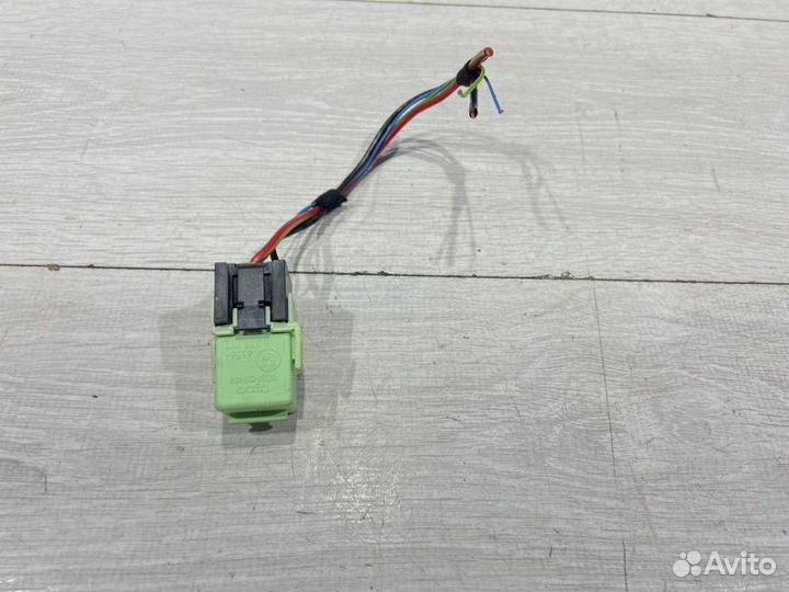 Реле Bmw 525I E39 M54B25 10/2001