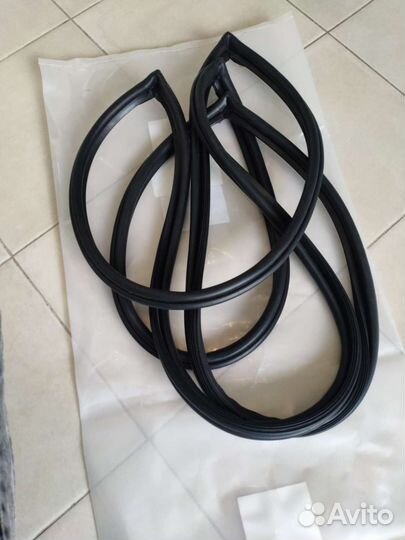 Уплотнитель багажника W463 G463 гелик