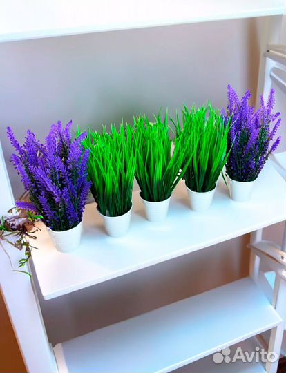 Искуственные цветы в горшке