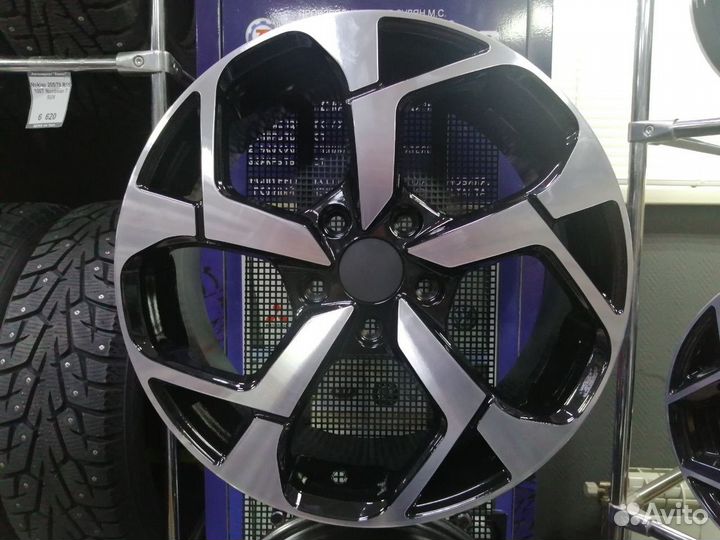 Диск литой Carwel Раван R067 7x17 5x114.3 ET49 DIA