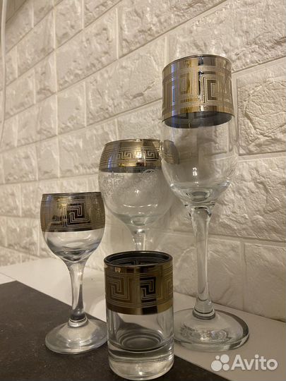 Набор бокалов и рюмок