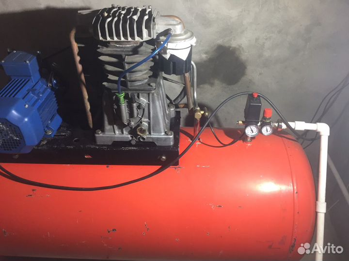Воздушный компрессор