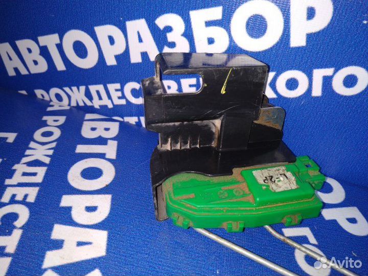 Передний правый замок двери Hyundai Solaris 1