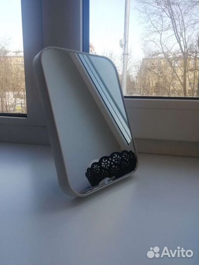 Настольное зеркало