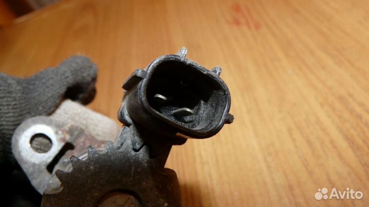 Клапан vvti Toyota Avensis T250