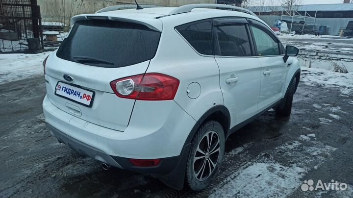 Кронштейн спинки заднего дивана правый Ford Kuga CBV 4M51A613B90AE Отличное состояние