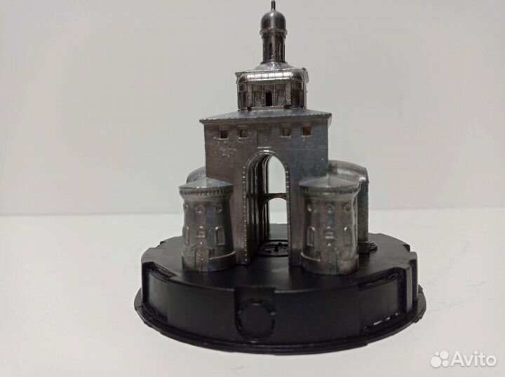 Сувенирные золотые ворота