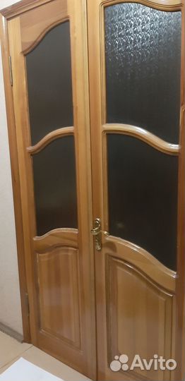 Двери деревянные б/у