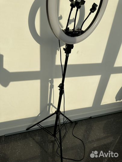 Кольцевая лампа со штативом