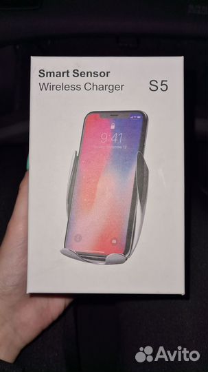 Беспроводная зарядка для телефона в машину