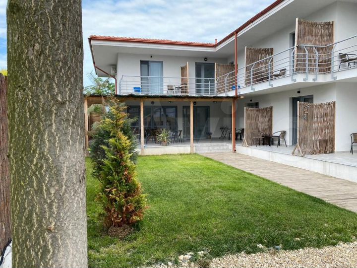 Действующий отель на берегу моря