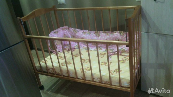 Кроватка(балдахин, матрац, бортик, кранштейн)