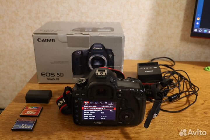Зеркальный фотоаппарат canon 5D mark iii