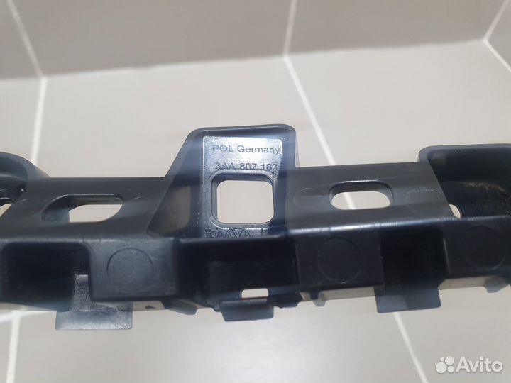 Кронштейн бампера передний левый VW Passat B7