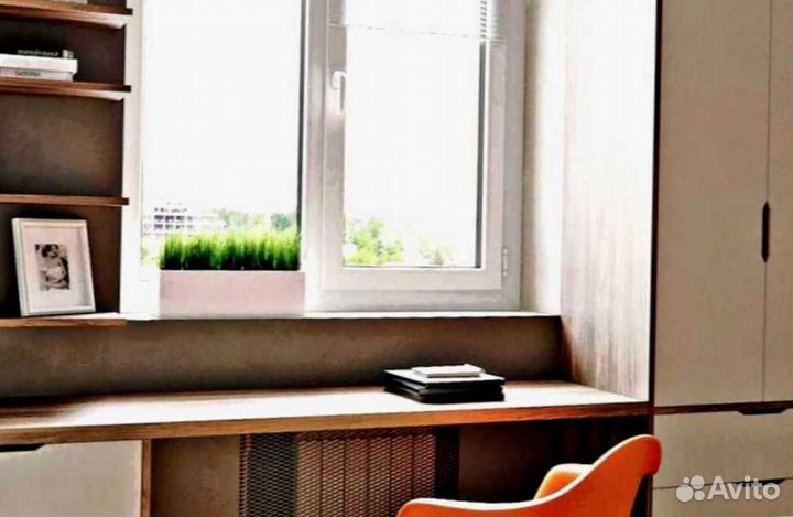 Рабочая зона в углу у окна