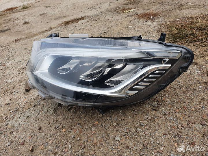 Фара левая Mercedes Sprinter 907 w907