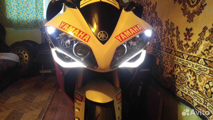 Yamaha YZF R1