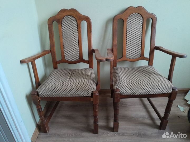 Пара стульев кресел