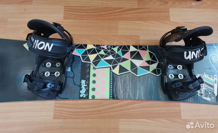 Сноуборд с креплениями и чехлом