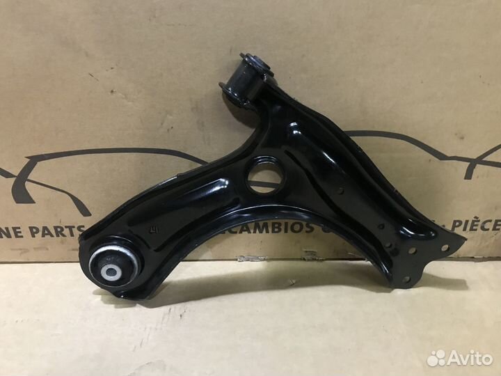 Рычаг передний левый Skoda Fabia 2