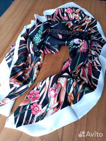 Платок шелковый новый