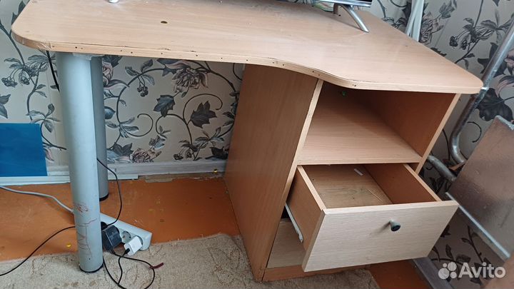Компьютерный стол