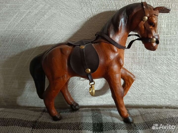 Конь статуэтка