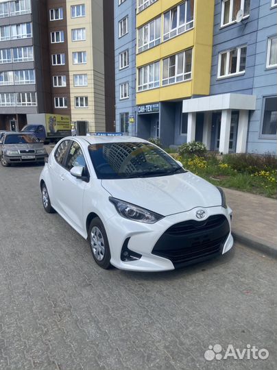 Toyota Yaris 1.0 CVT, 2023, 27 000 км