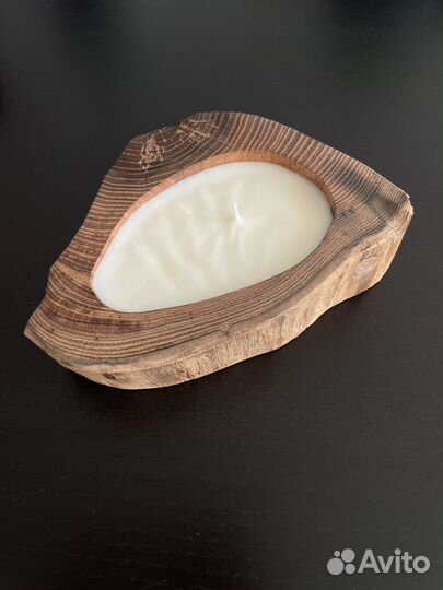 Свеча в спиле дерева