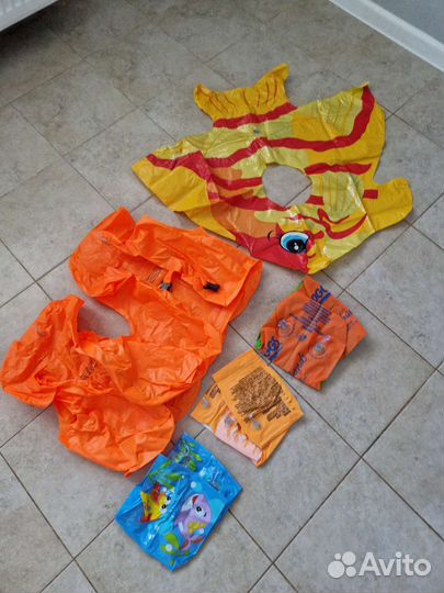 Круг и нарукавники для купания