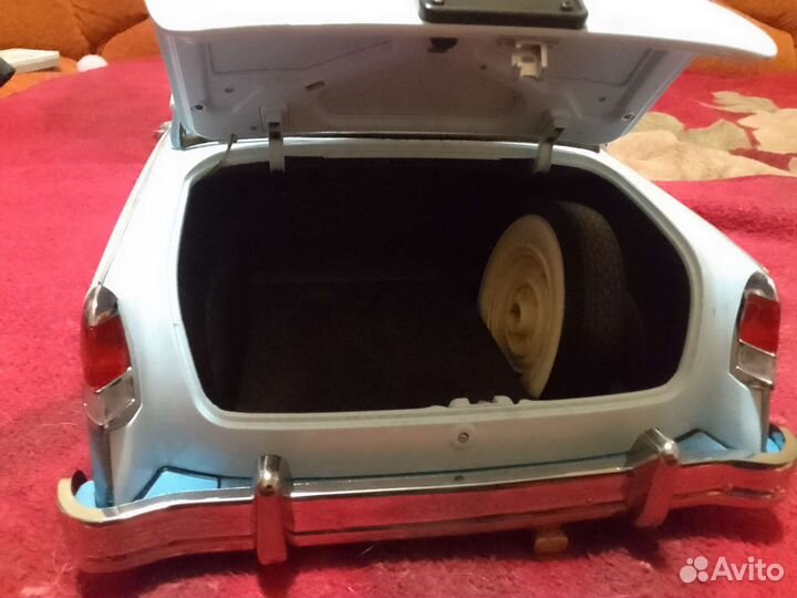 Модель автомобиля 1/8 Волга газ 21 м